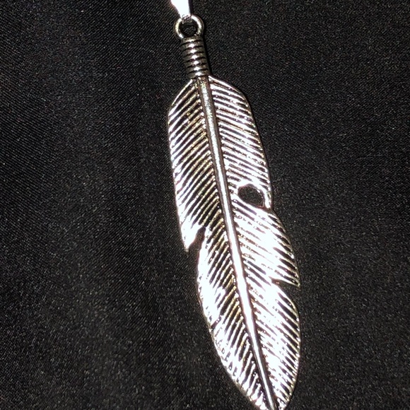 Long Feathered Necklace - Picture 2 of 8